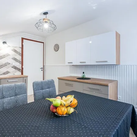 Apartment Virna *